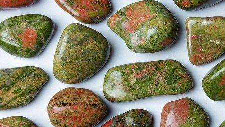 UNAKIT: Caracteristici și proprietăți ale pietrei