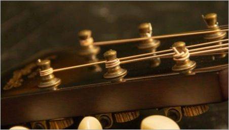 Cum de a schimba siruri de caractere pe o chitară acustică?