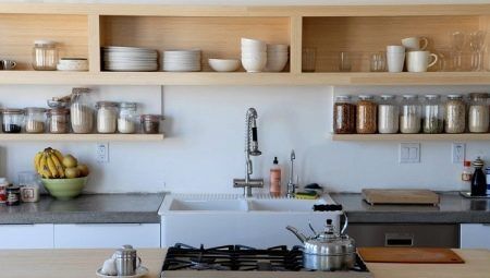 Vizitele și caracteristicile de cazare a rafturilor deschise în bucătărie