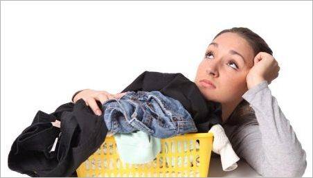 Ce pentru a curăța hainele din spuma de montare?