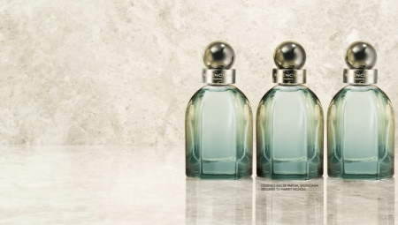 Alege parfum feminin de la Balenciaga