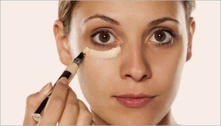 Cum să deghizați pungi sub ochi cu produse cosmetice?
