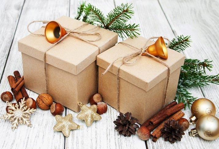 Ce să înfășurați cadouri de Anul Nou: 4 excelente opțiuni de hârtie de ambalaj