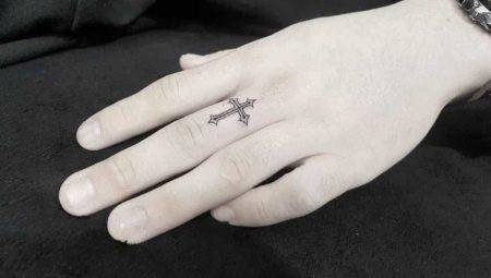 Tatuaj sub formă de cruce pe degete: înțeles și soiuri