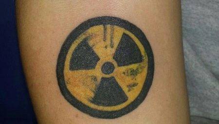 Tatuaj sub forma unui semn de radiație